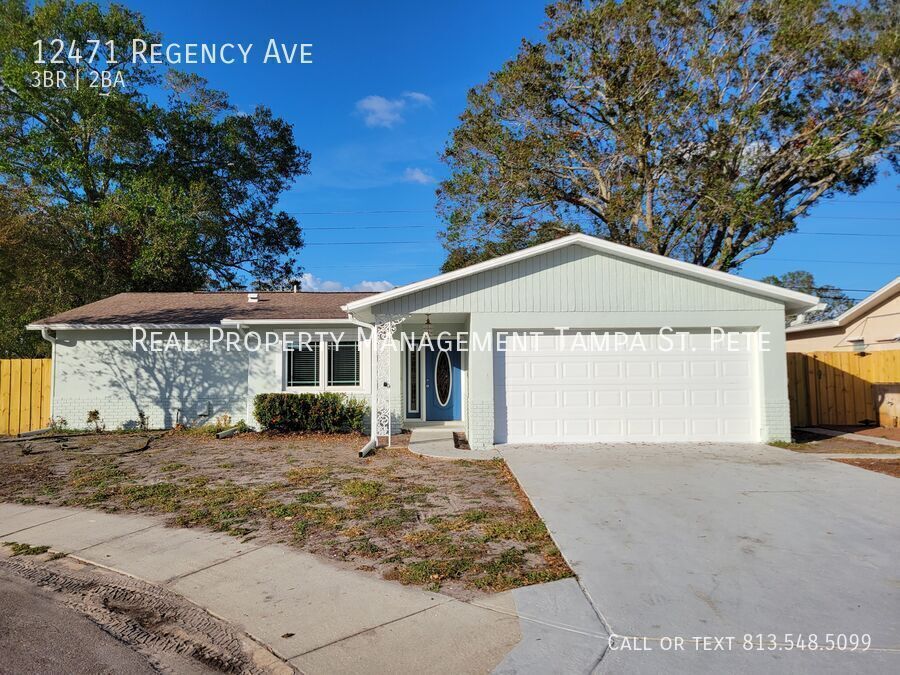 12471 Regency Ave in Seminole, FL - Building Photo