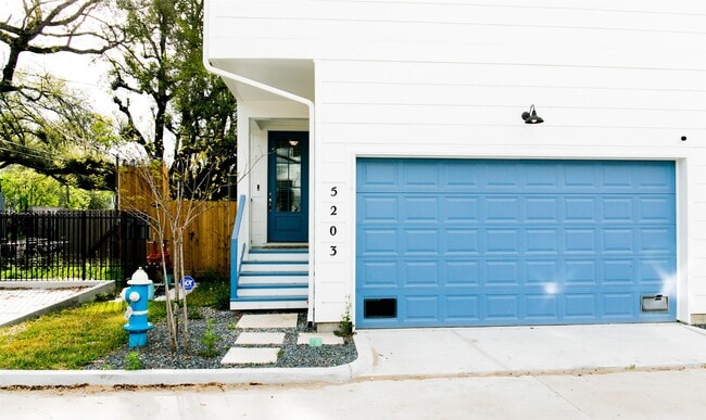 5203 Burress Springs Ln in Houston, TX - Building Photo - Building Photo