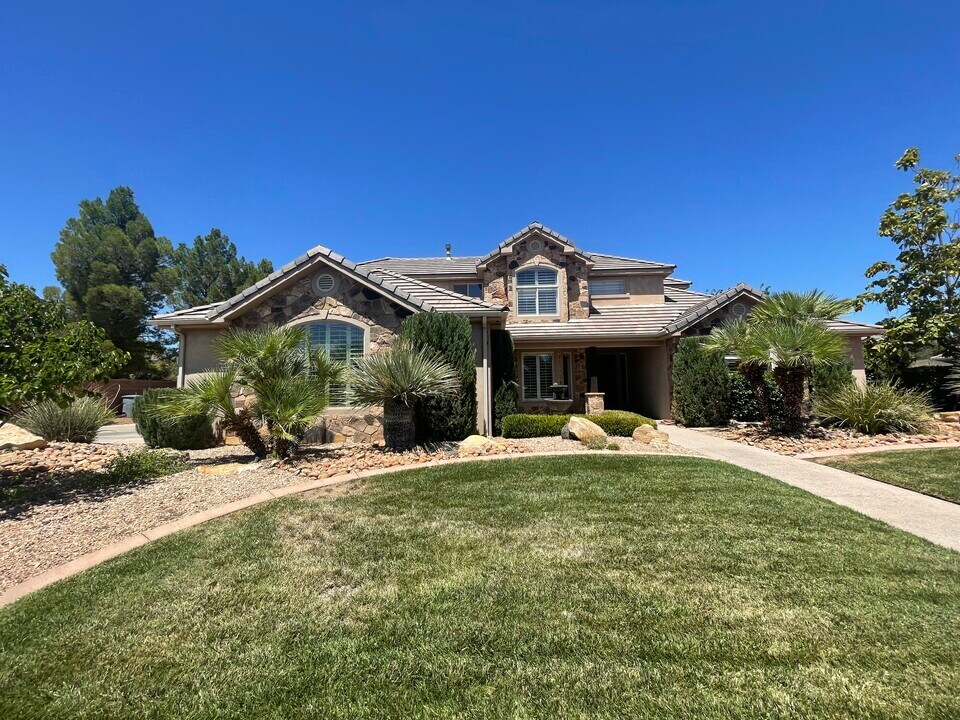 2238 Preston Ave in Santa Clara, UT - Building Photo