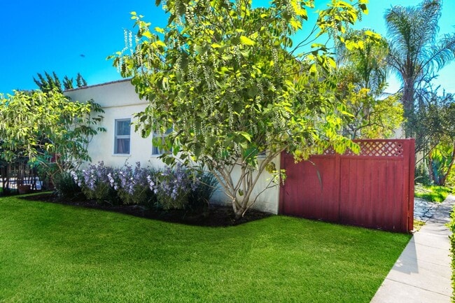 1836 10th St, Unit Unit D in Santa Monica, CA - Foto de edificio - Building Photo