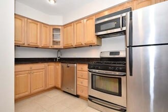20 Parkside Ct, Unit 18 in Vernon Hills, IL - Building Photo - Building Photo