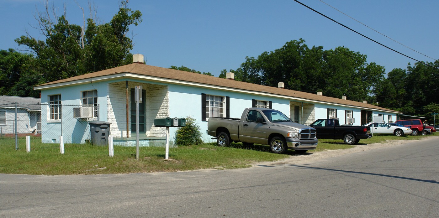 4917 Schmidt St in Fayetteville, NC - Foto de edificio