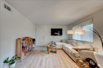 510 Calle Montecito in Oceanside, CA - Building Photo - Building Photo