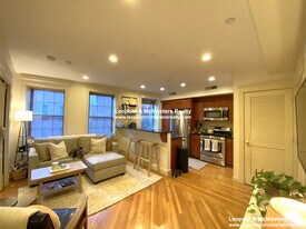 469 Hanover St, Unit 3 in Boston, MA - Building Photo