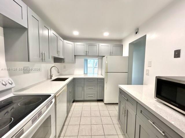 8020 N Colony Cir in Tamarac, FL - Building Photo - Building Photo