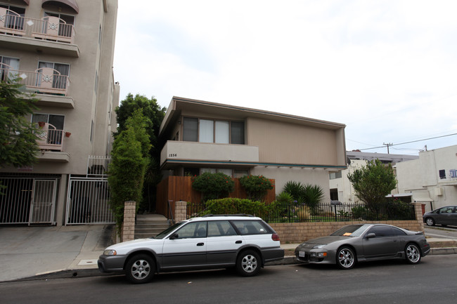1256 S Westgate Ave in Los Angeles, CA - Foto de edificio - Building Photo