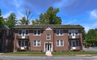 7505 Pershing Ave, Unit 2E in University City, MO - Building Photo