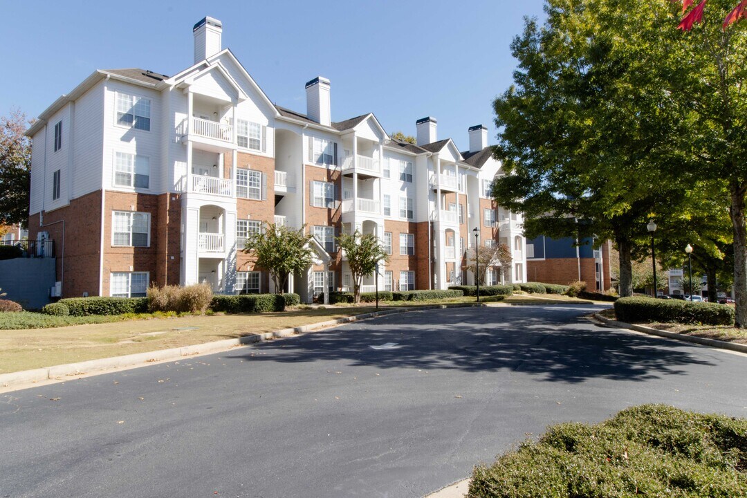 The Crest at Sugarloaf in Lawrenceville, GA - Foto de edificio