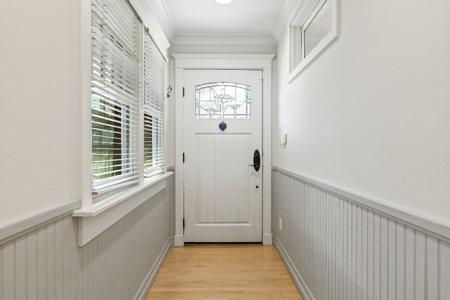 5713 W 79th St in Los Angeles, CA - Building Photo - Building Photo