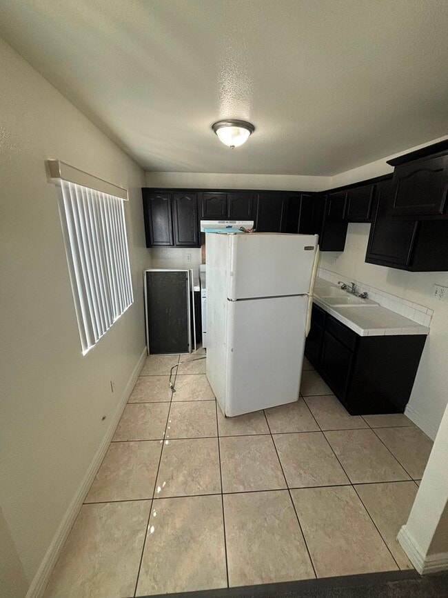 327 E 106th St in Los Angeles, CA - Building Photo - Building Photo