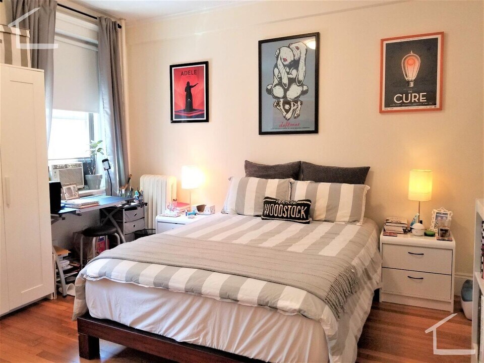 4 Ayr Rd in Boston, MA - Building Photo