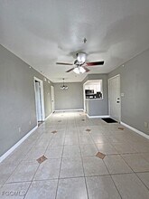 2937 Winkler Ave in Ft. Myers, FL - Foto de edificio - Building Photo