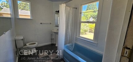 909 SW Bridge St in Grants Pass, OR - Building Photo - Building Photo