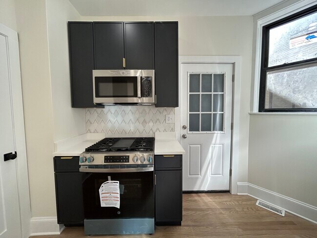 4636 N Hamilton Ave, Unit 38-1 in Chicago, IL - Building Photo - Building Photo
