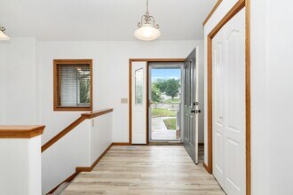 8629 Eagle's Landing Cir in Manhattan, KS - Building Photo - Building Photo