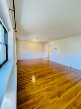 15 College Pl, Unit A in Rutherford, NJ - Building Photo - Building Photo