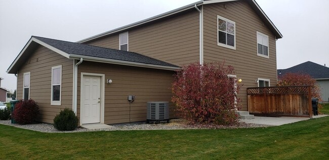1338 E 6th St in Deer Park, WA - Building Photo - Building Photo