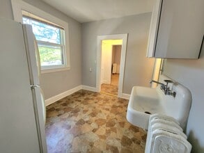 327 6th Ave SE in Minneapolis, MN - Building Photo - Building Photo