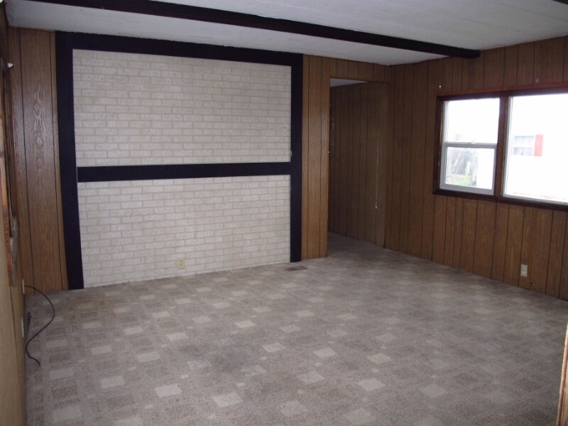 22445 Frontage Rd in Belgrade, MT - Building Photo
