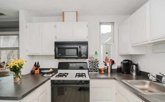 21 Concord Greene, Unit 8 in Concord, MA - Building Photo - Building Photo