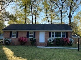 2307 Seminole Ave in Chester, VA - Building Photo