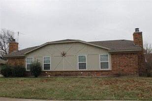 716 Windcrest Dr in Keller, TX - Building Photo