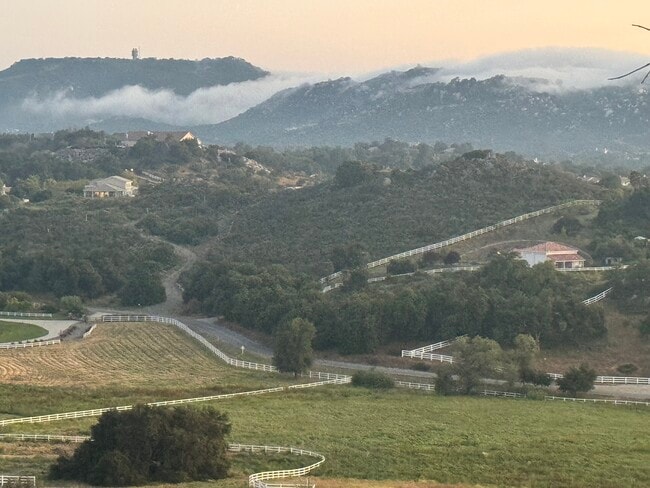 40500 Avenida La Cresta in Murrieta, CA - Foto de edificio - Building Photo
