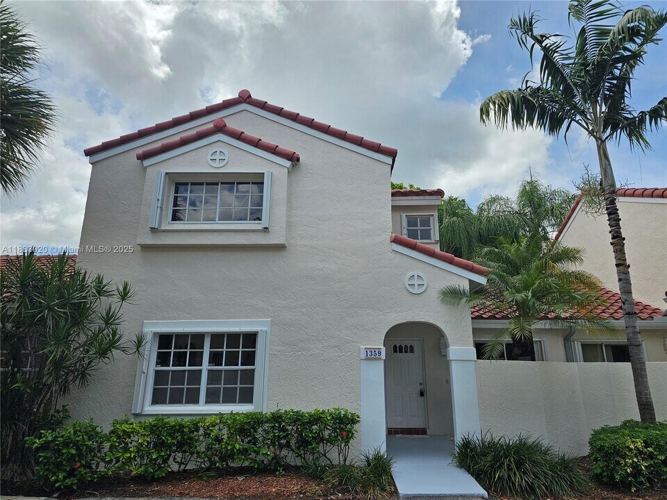 1359 Springside Dr in Weston, FL - Building Photo
