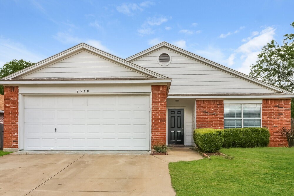 8540 Charleston Ave in Fort Worth, TX - Building Photo