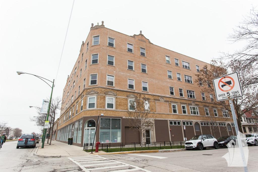 1544 W Glenlake Ave, Unit 3G in Chicago, IL - Building Photo