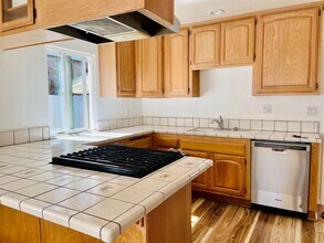 1719 Harriman Ln in Redondo Beach, CA - Building Photo - Building Photo