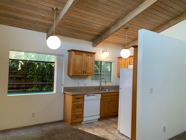 2491 S Barrington Ave, Unit 2491 in Los Angeles, CA - Building Photo - Building Photo