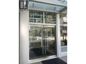 258-2258 Nelson's Ct in New Westminster, BC - Building Photo - Building Photo