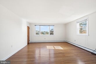 2042 Faunce St in Philadelphia, PA - Building Photo - Building Photo