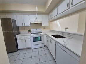 18350 Mediterranean Blvd in Hialeah, FL - Building Photo - Building Photo