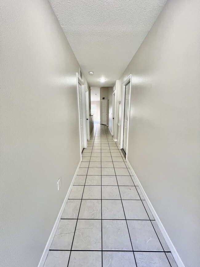 37228 Grassy Hill Ln in Dade City, FL - Building Photo - Building Photo