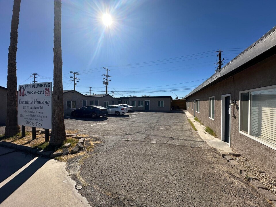 509 W Inyokern Rd in Ridgecrest, CA - Building Photo