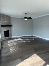 6760 Prairie Ln in Parkville, MO - Building Photo - Building Photo