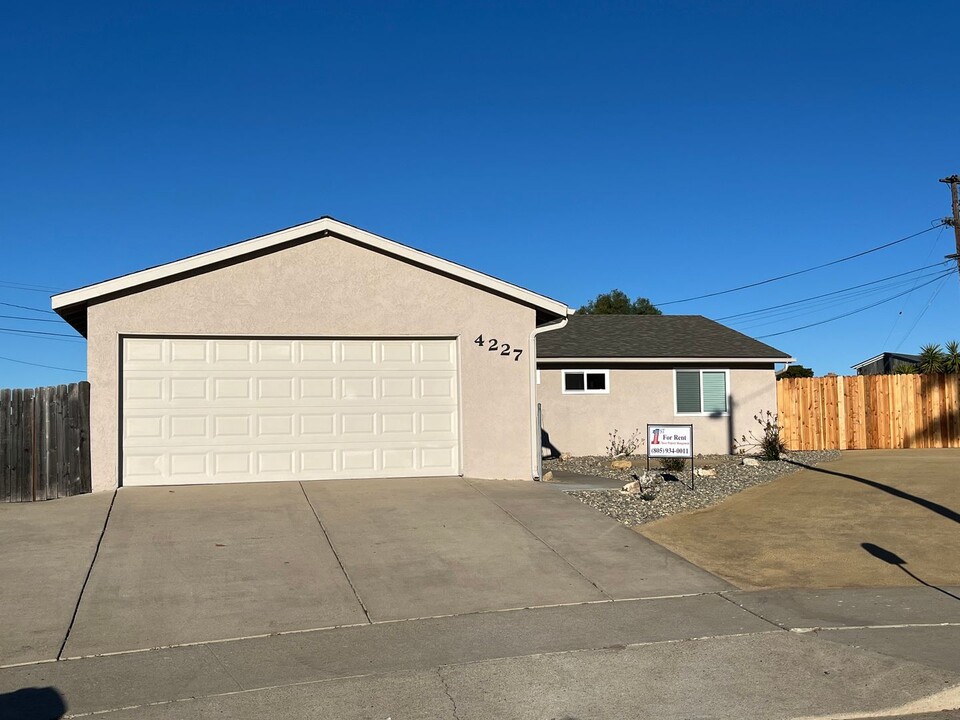 4227 Pinelake St in Santa Maria, CA - Building Photo