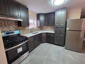 83 Gibson Blvd-Unit -1st Floor in Valley Stream, NY - Building Photo - Building Photo