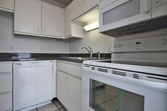 73 E Scott St in Chicago, IL - Building Photo - Building Photo