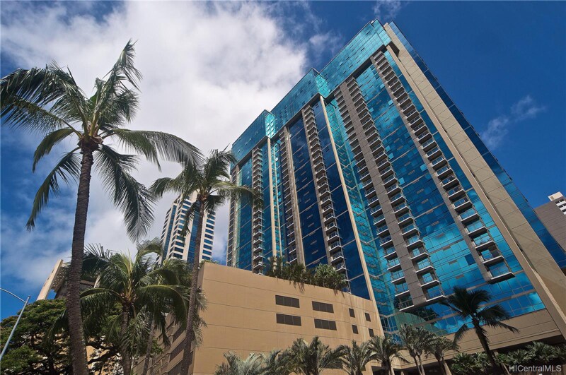 1200 Queen Emma St in Honolulu, HI - Building Photo