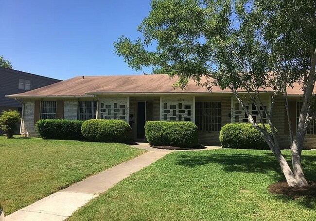 2449 Hiawatha St in San Antonio, TX - Building Photo - Building Photo