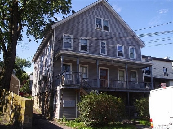 29 Sands St in Port Chester, NY - Foto de edificio