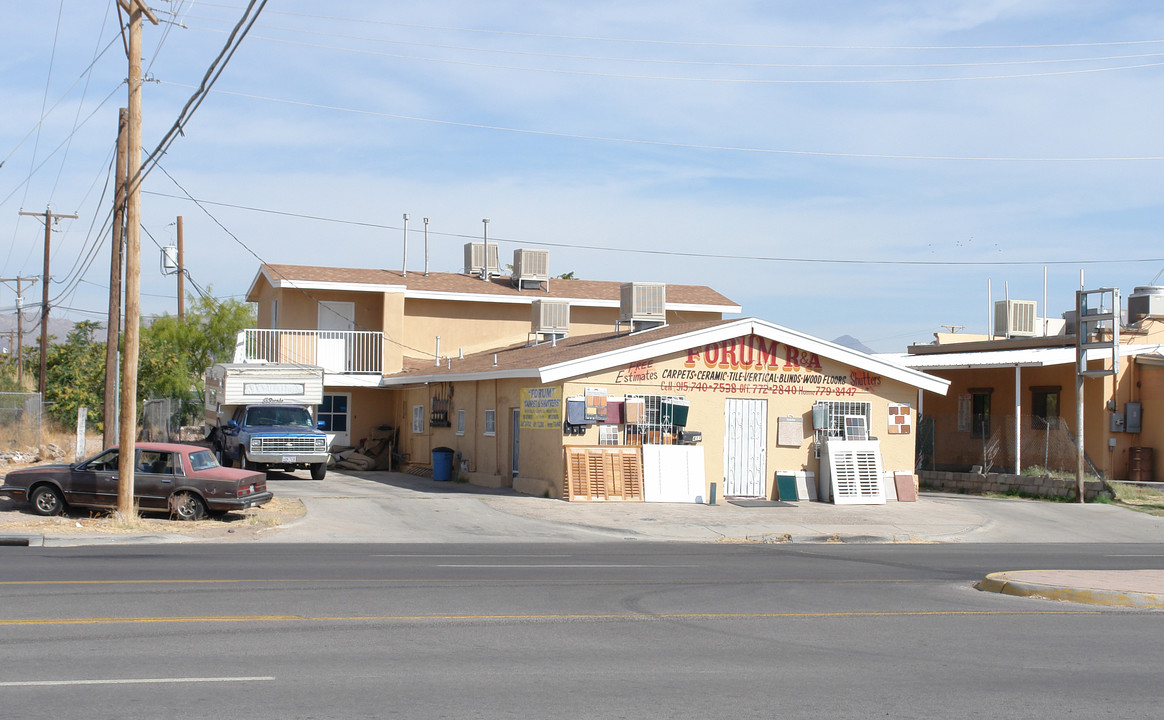 411 Dodge Rd in El Paso, TX - Building Photo