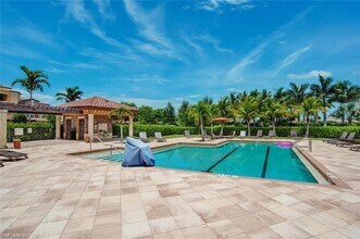 9731 Acqua Ct, Unit 525 in Naples, FL - Building Photo - Building Photo