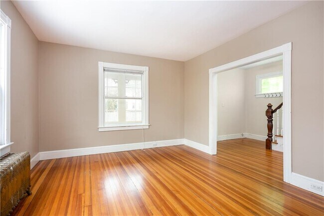 5 Cummings Rd in Newport, RI - Building Photo - Building Photo