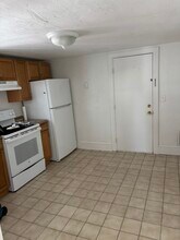 15 Bolster St, Unit 2 in Everett, MA - Building Photo - Building Photo