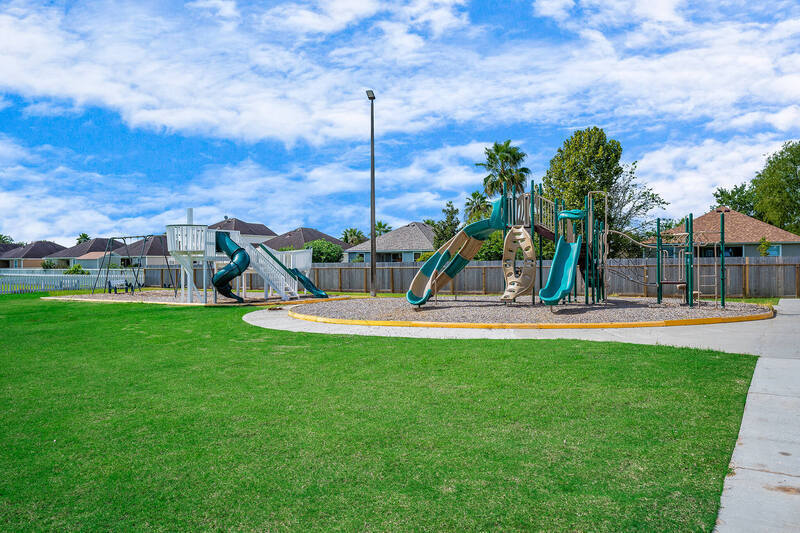 2102 St Lucia Calle in Dickinson, TX - Building Photo