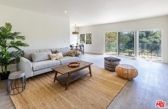 6469 Sycamore Meadows Dr in Malibu, CA - Building Photo - Building Photo